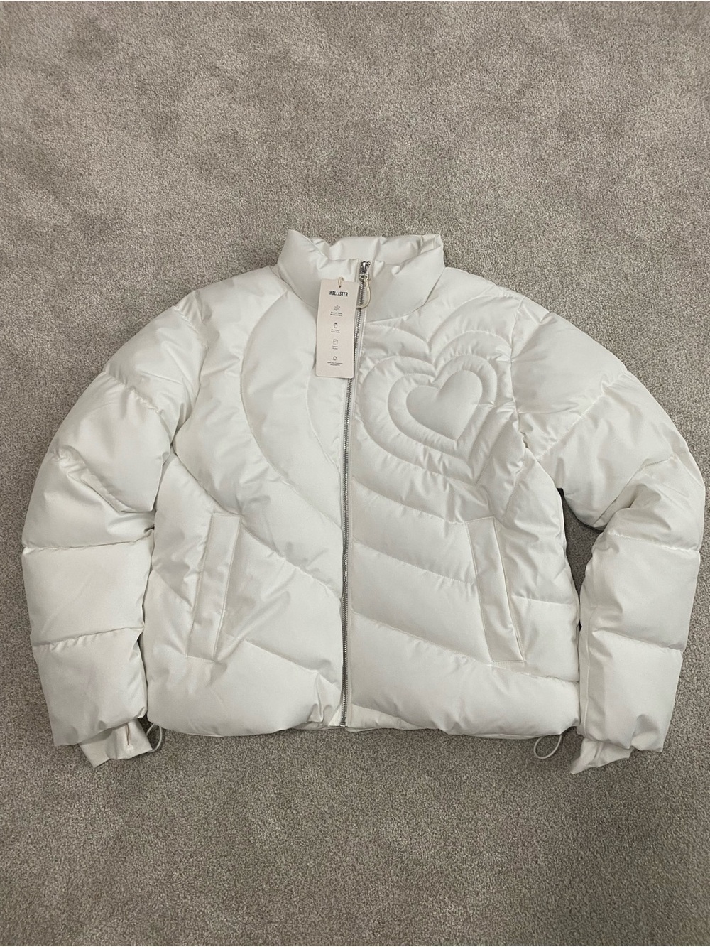 Hollister White Heart-Quilted Cropped Puffer Jacket size medium